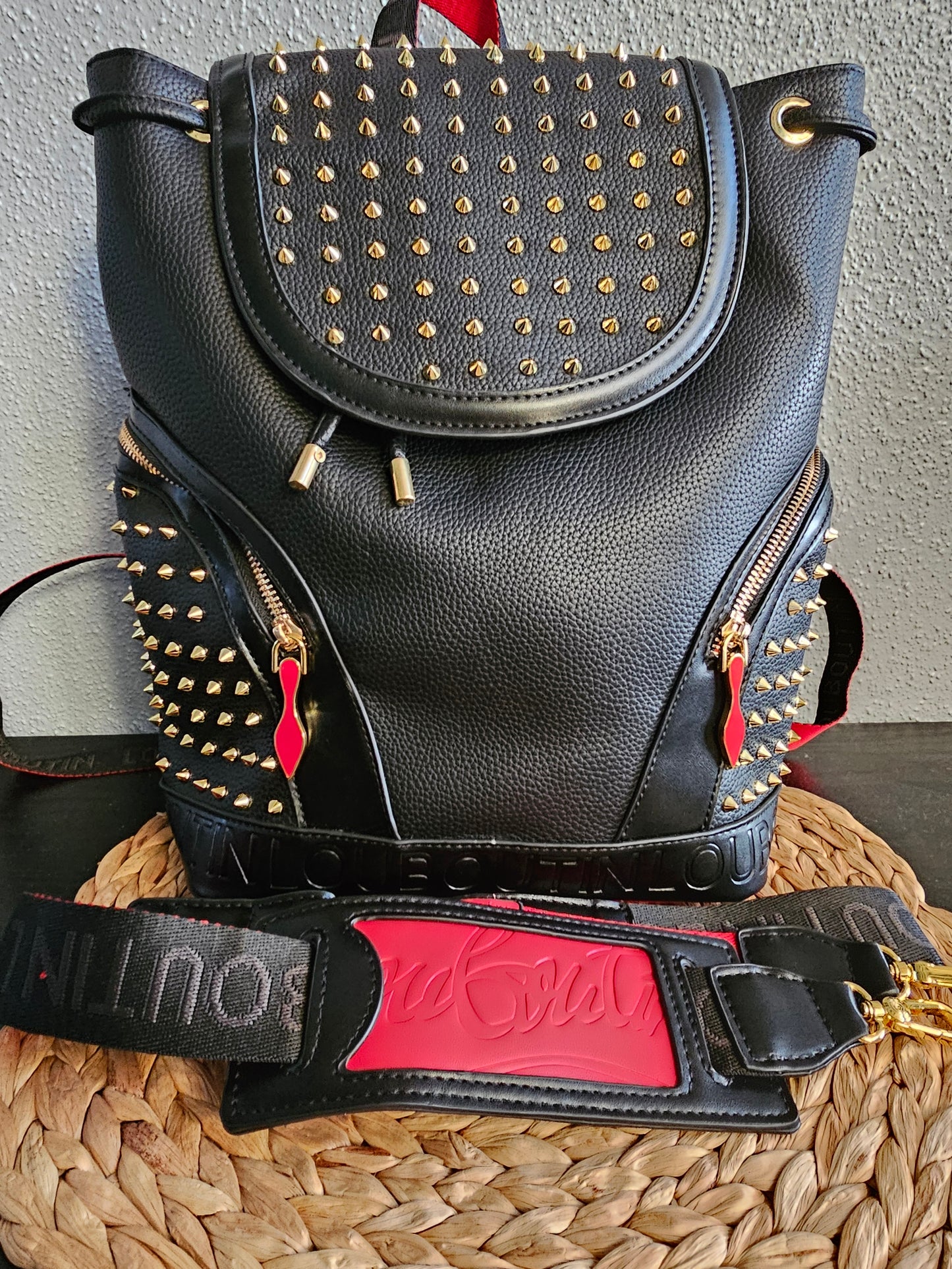 💥 full size backpack (12x12in)