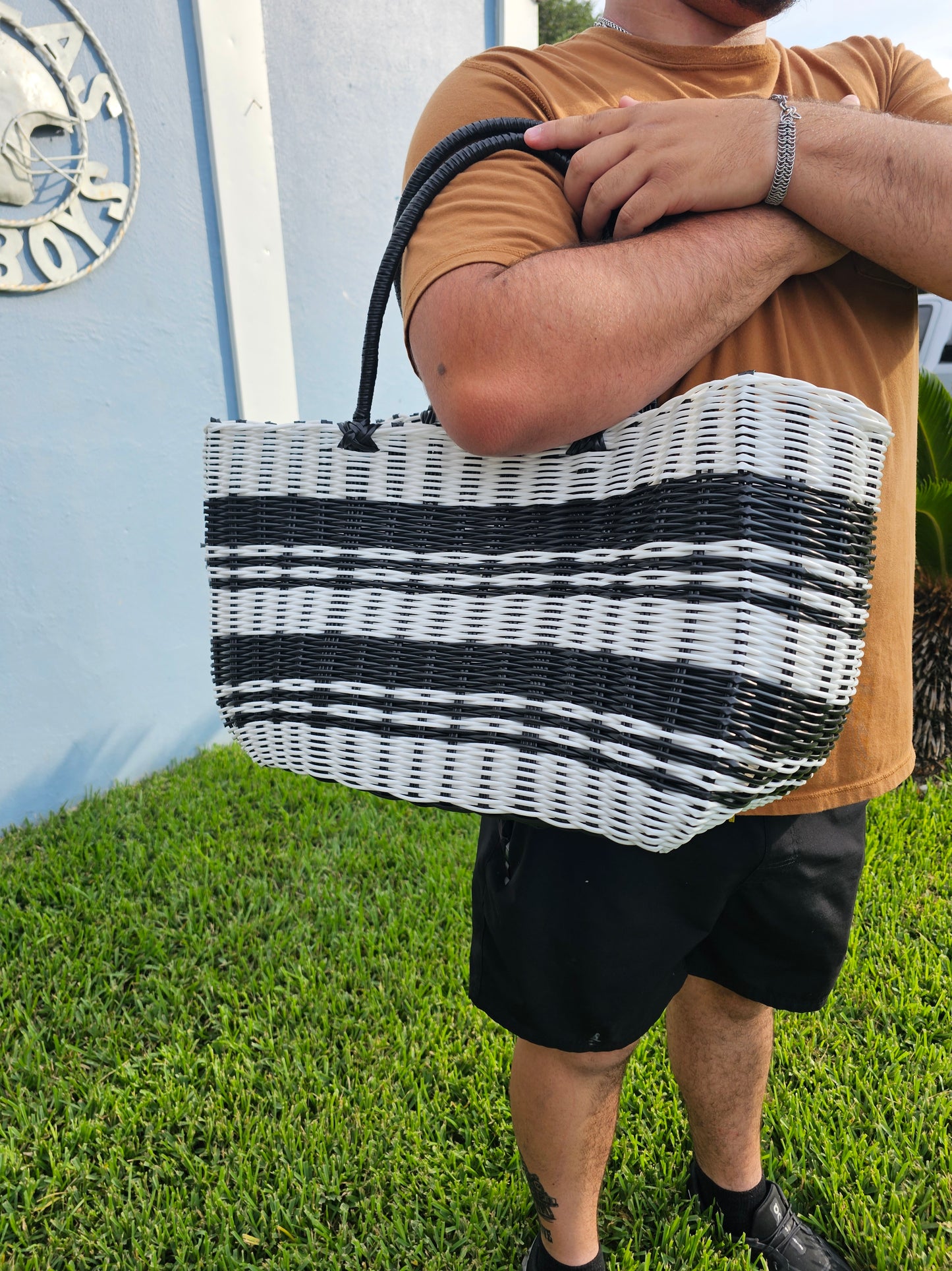 🥰Large woven tote (20in.x12in.)