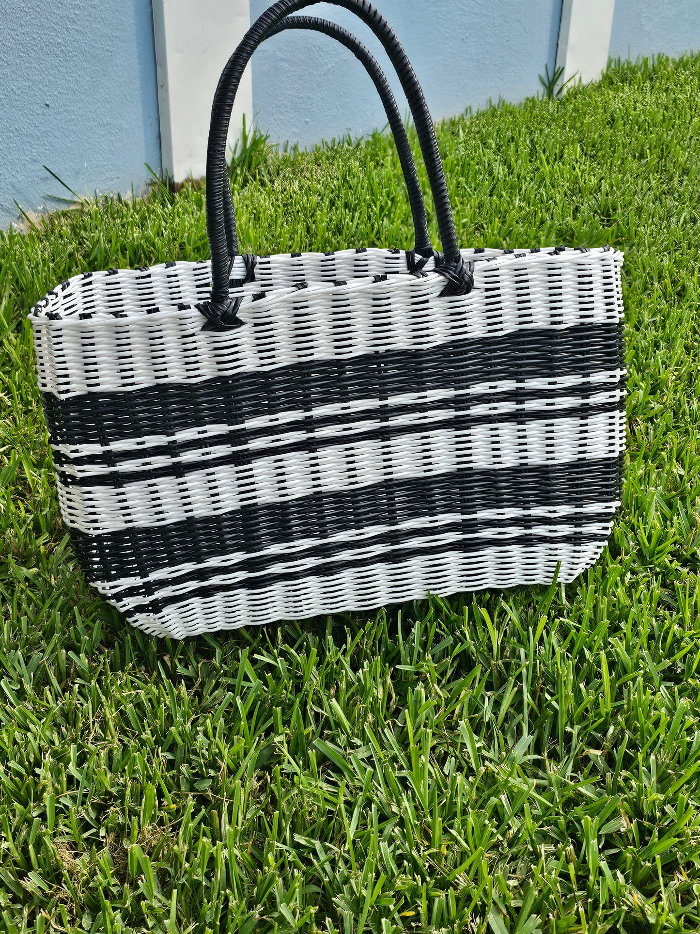 🥰Large woven tote (20in.x12in.)