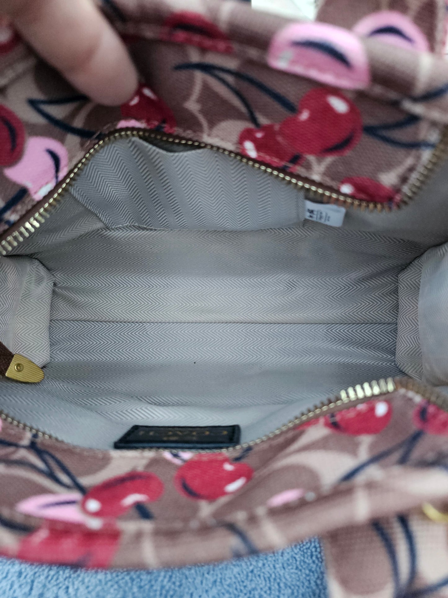 Hand bag / Crossbody