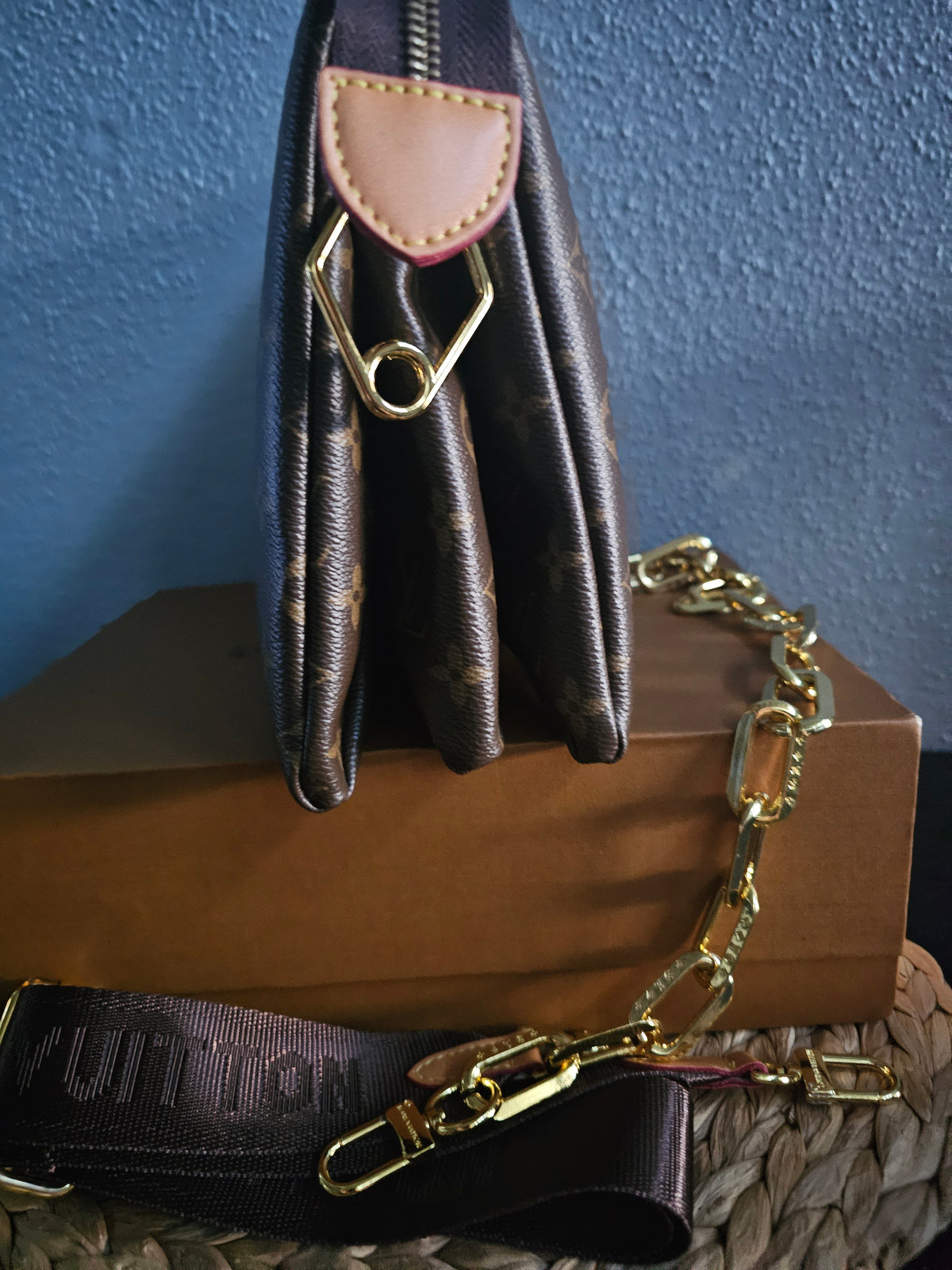 🥰 3 compartment Crossbody