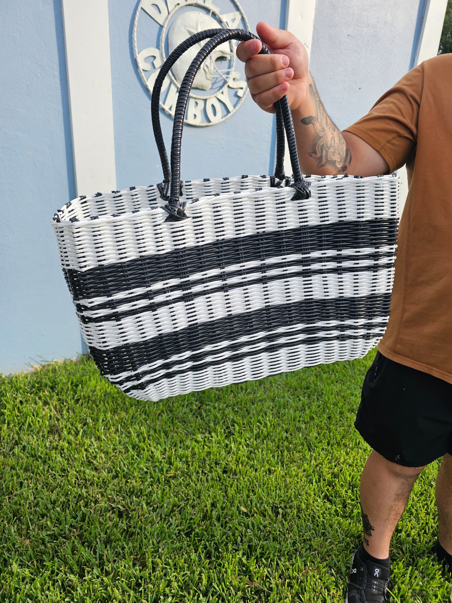 🥰Large woven tote (20in.x12in.)