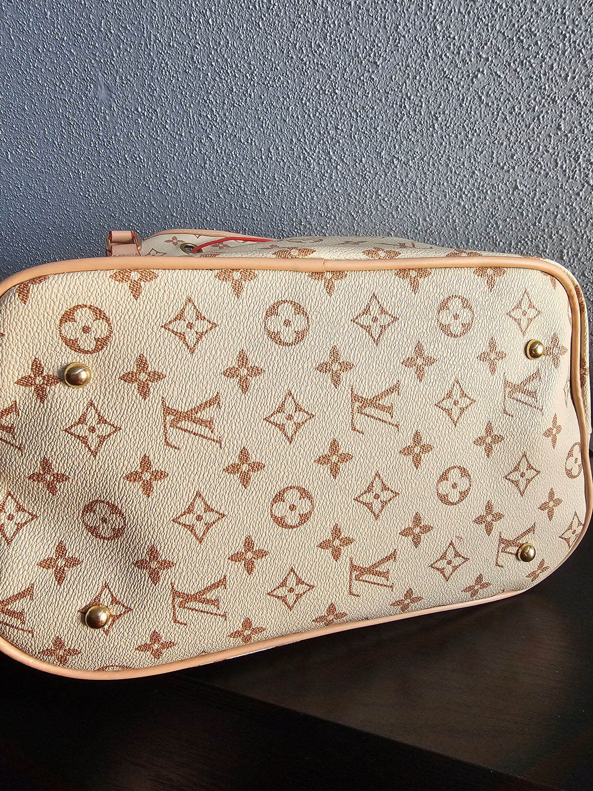 💥CLEARANCE large bucket bag (small red markings) (13x12in)