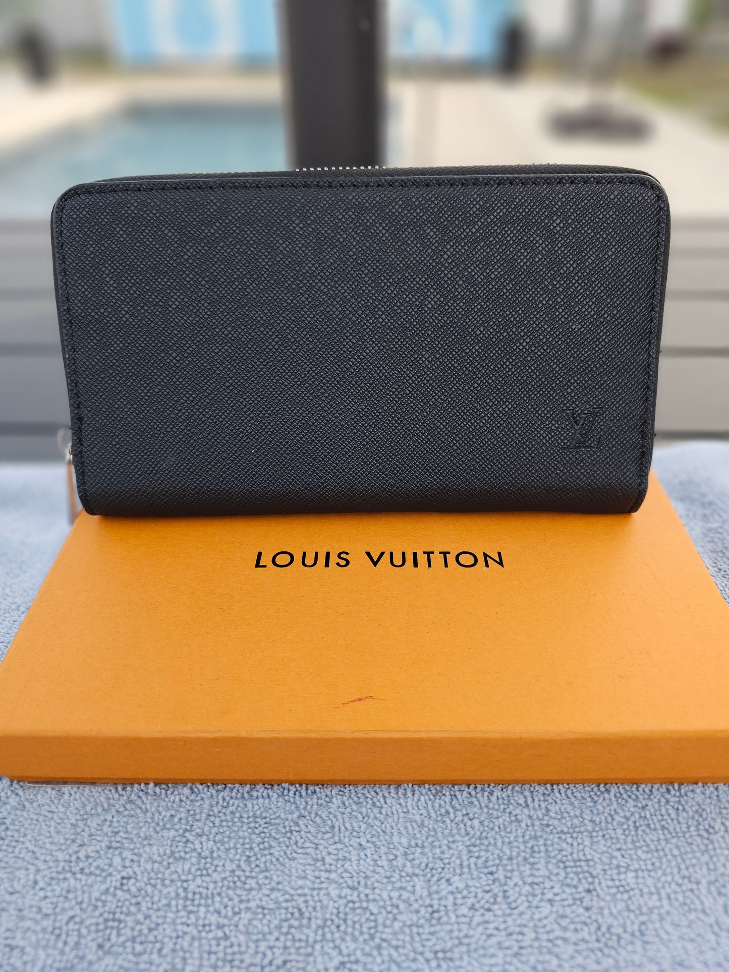 Large size zippy wallet