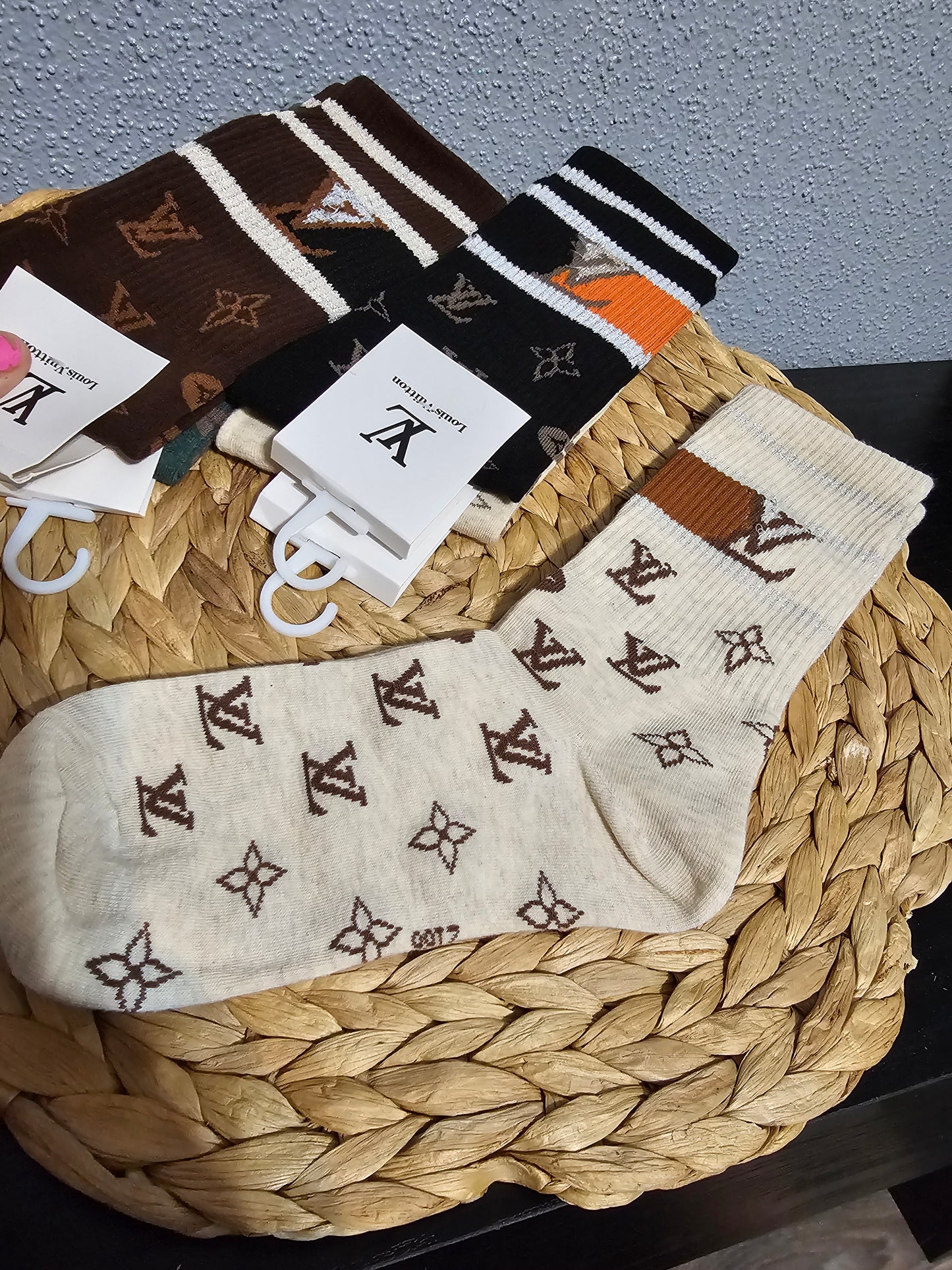 5 pck crew socks (size 6-9)