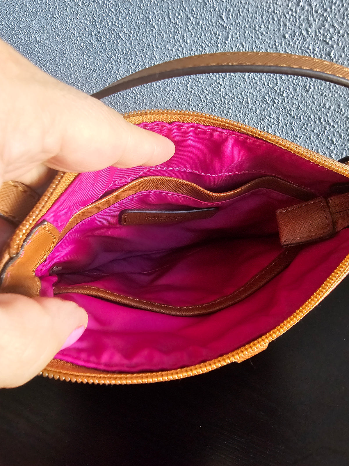 Crossbody size (8×8in)