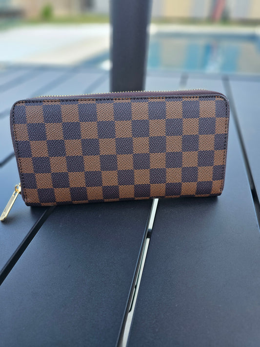 Full-size zippy wallet
