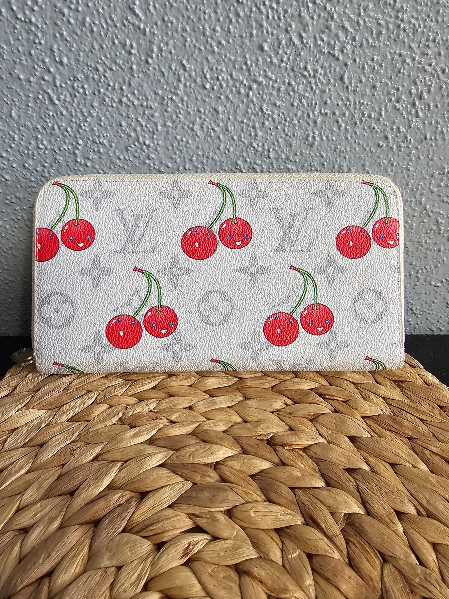 Full-size zippy wallet