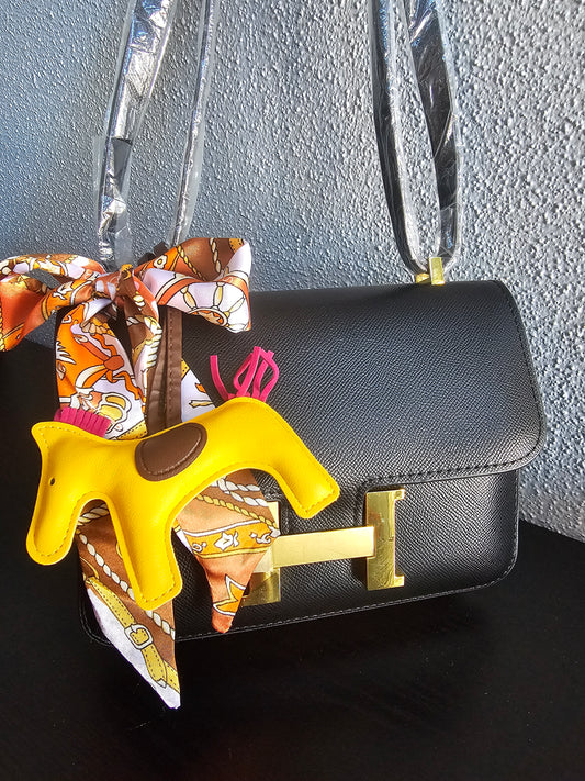 Crossbody or shoulder carry (10x7in) black