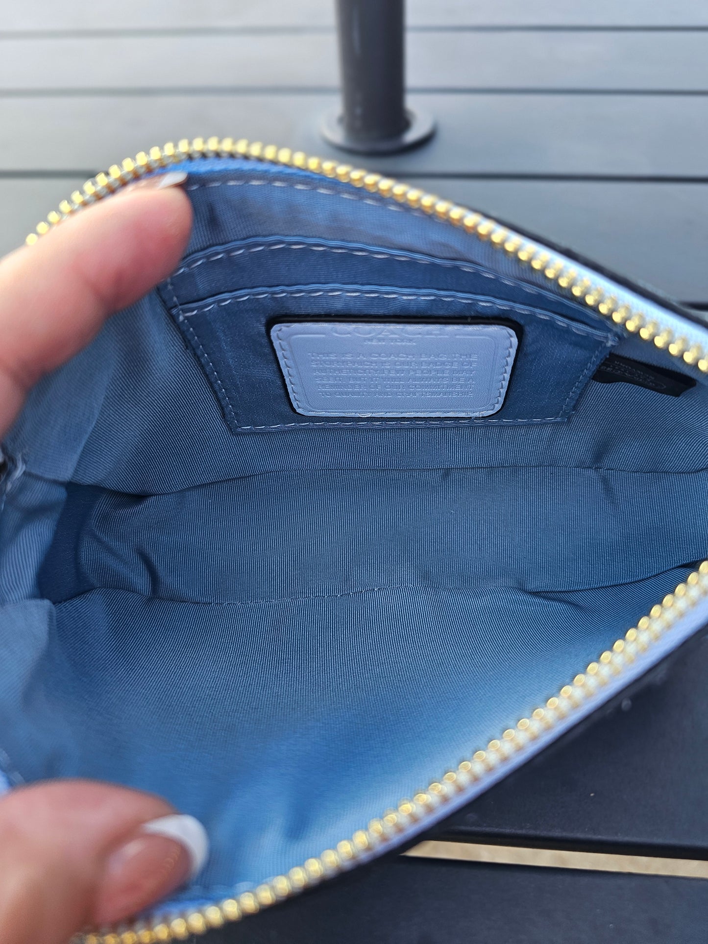 Shoulder carry (7×4 in.)
