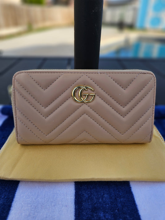 Full-size zippy wallet