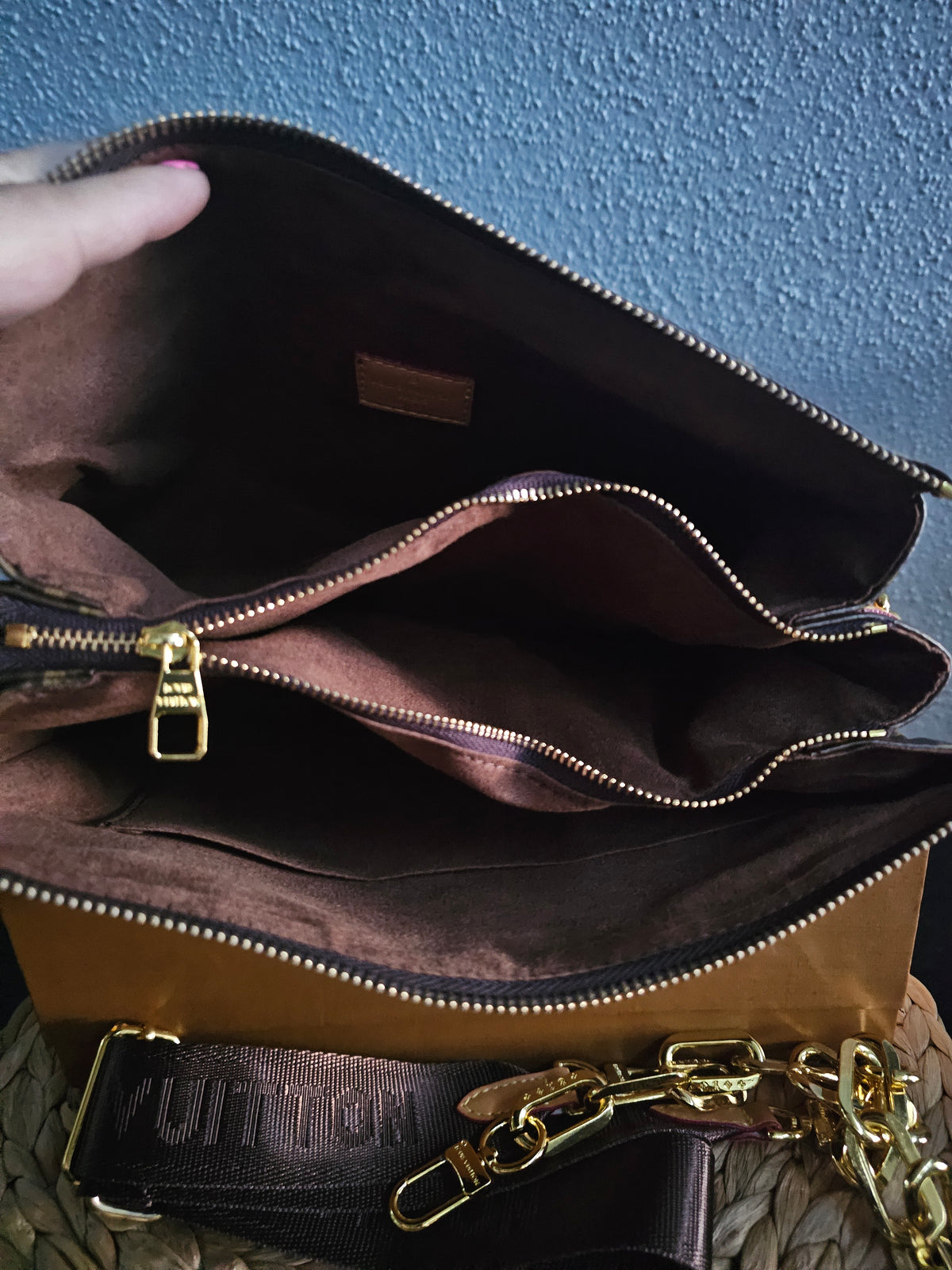 🥰 3 compartment Crossbody