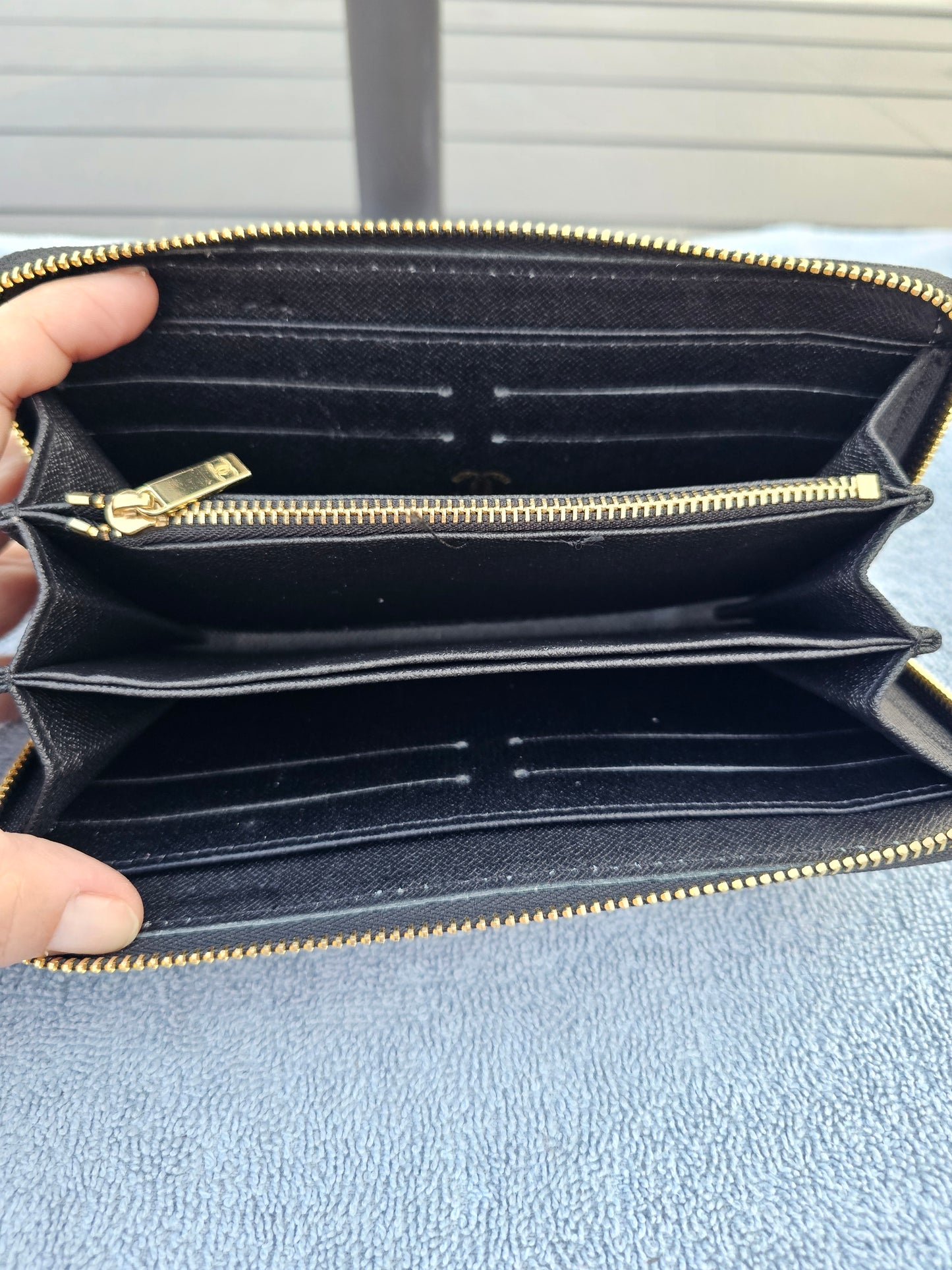 Full-size zippy wallet