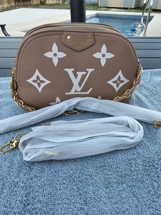 Crossbody/ shoulder carry