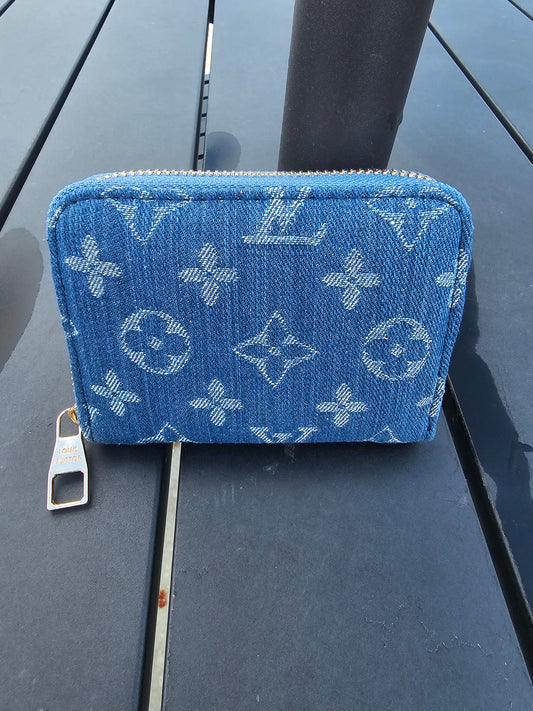 Small zippy wallet