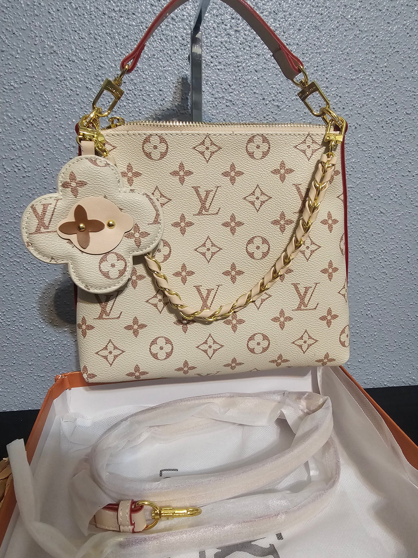 Crossbody/hand carry (9x8in)