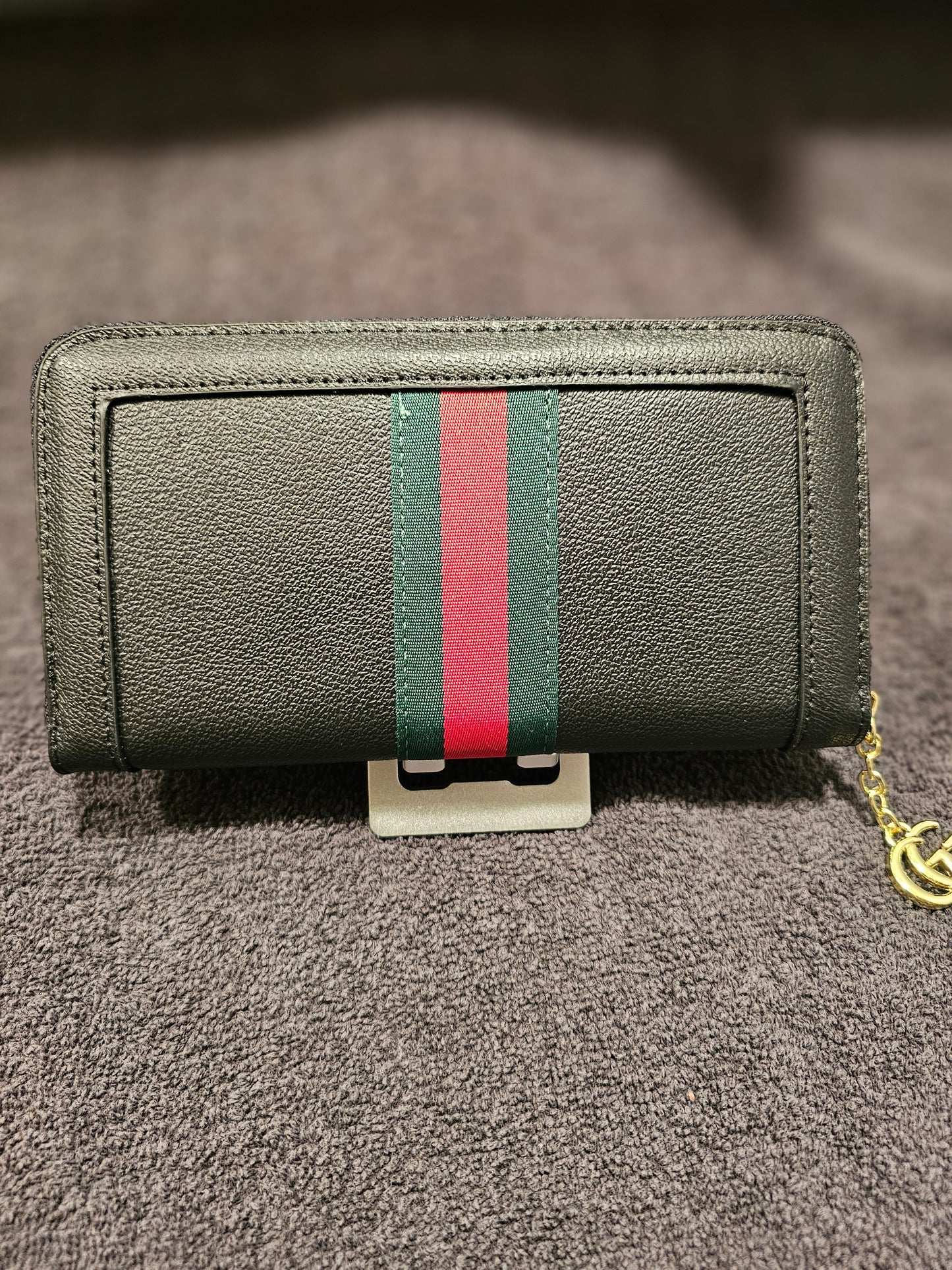 Full-size zippy wallet
