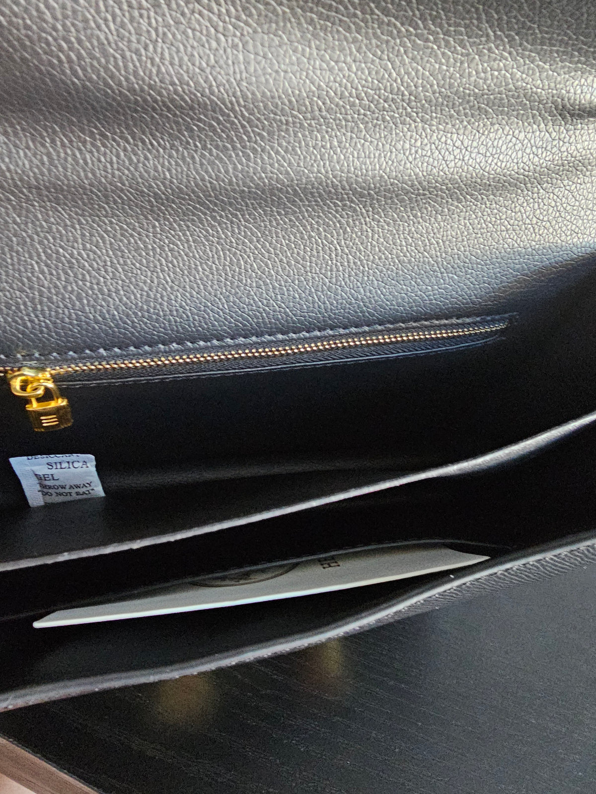 Crossbody or shoulder carry (10x7in) black