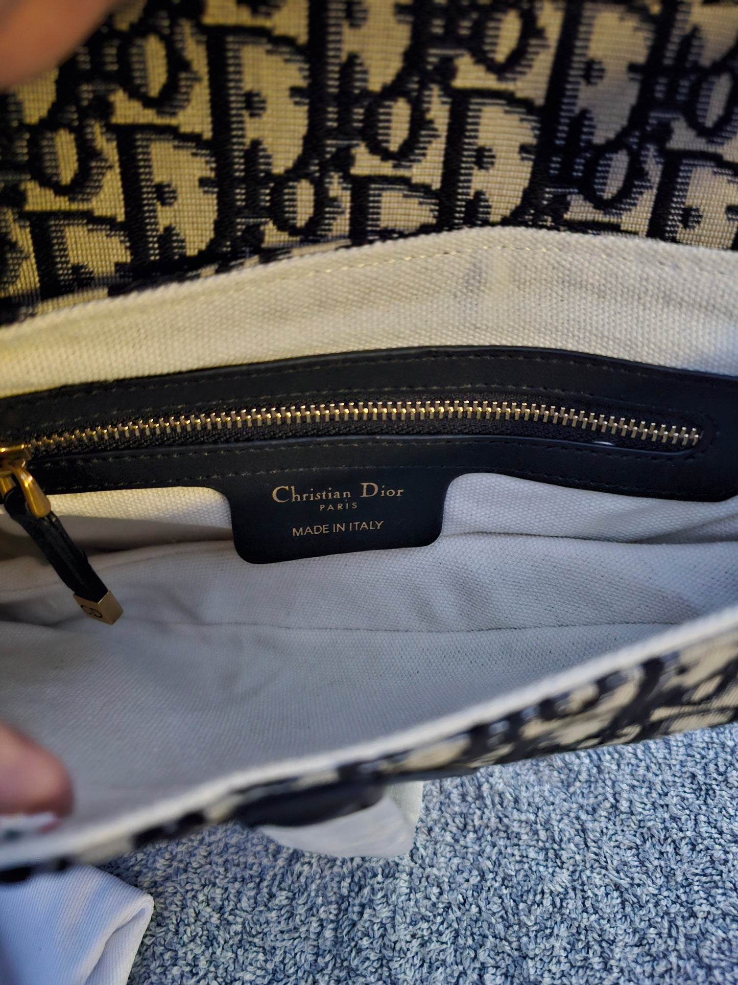 Beautiful hand bag/ Crossbody