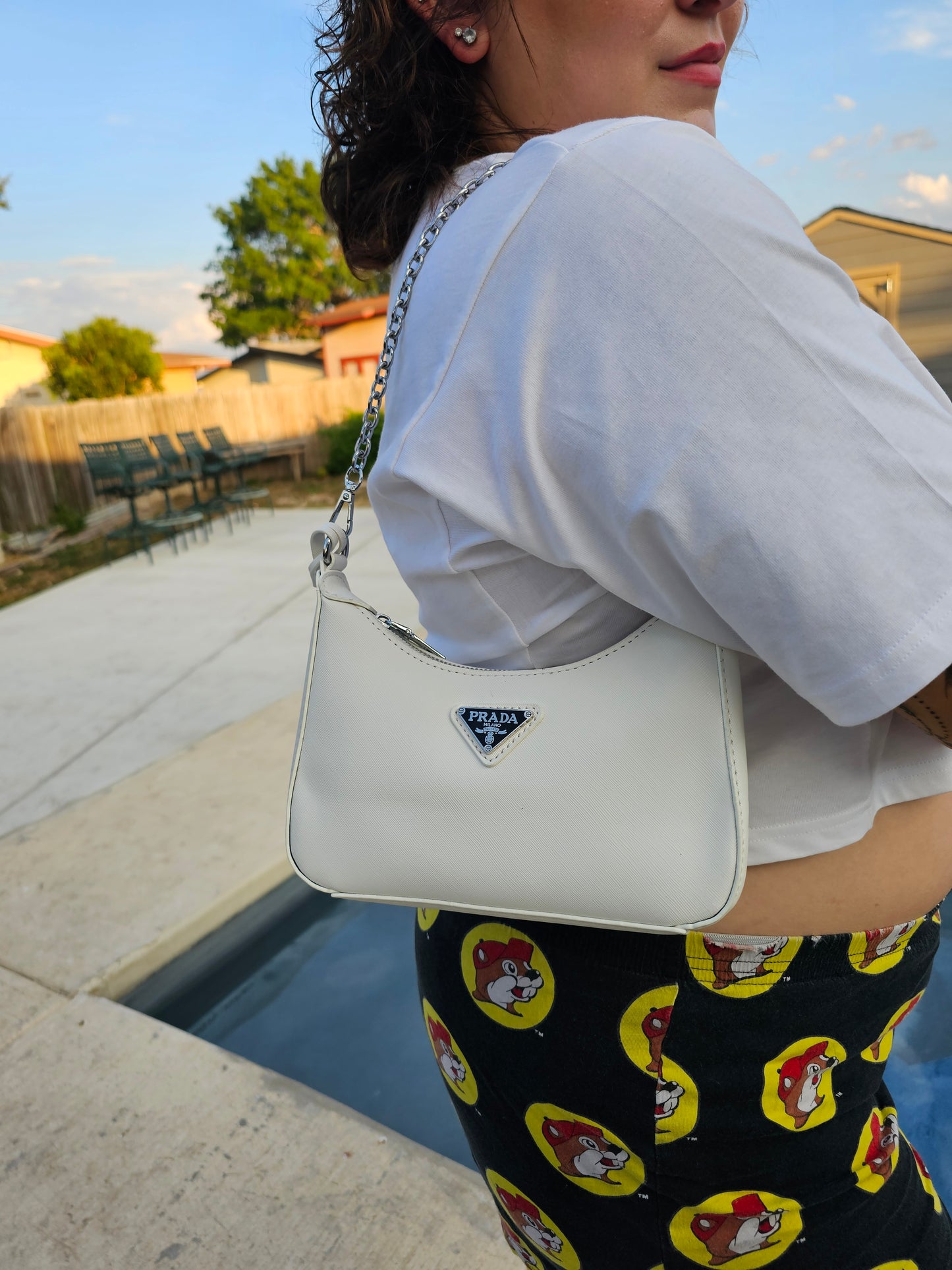 Crossbody / shoulder carry w/box