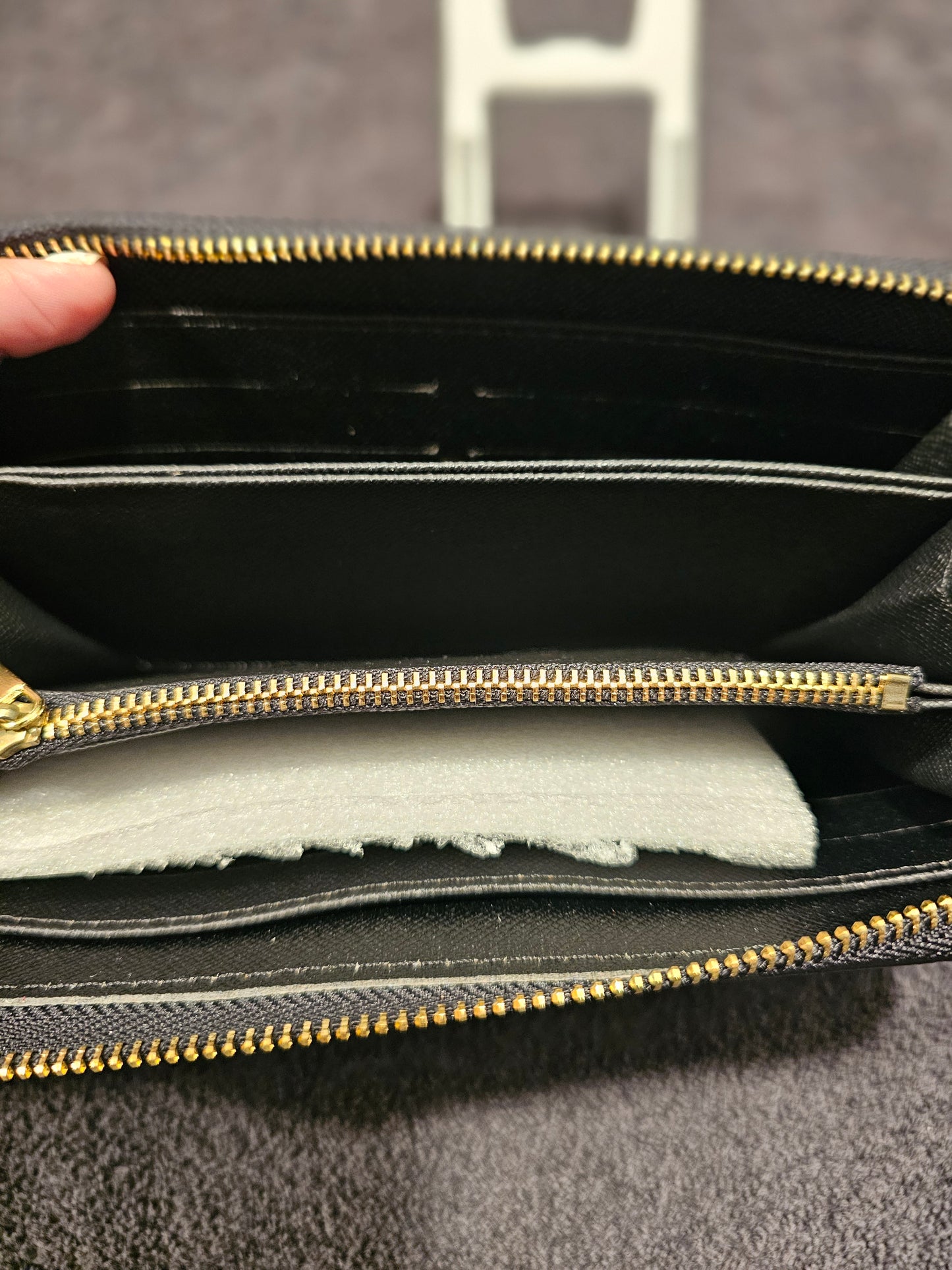 Full-size zippy wallet