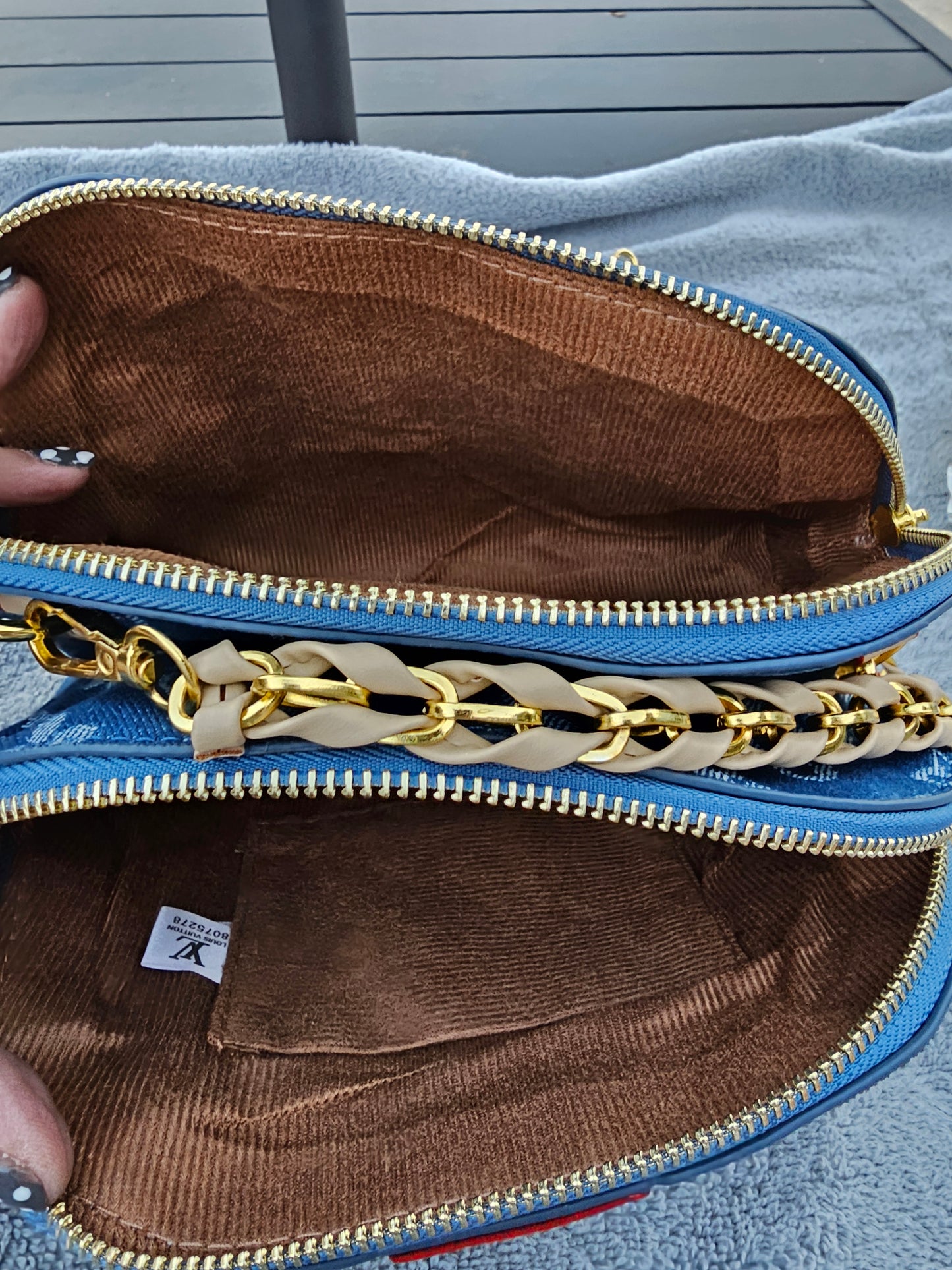 Crossbody/ shoulder carry