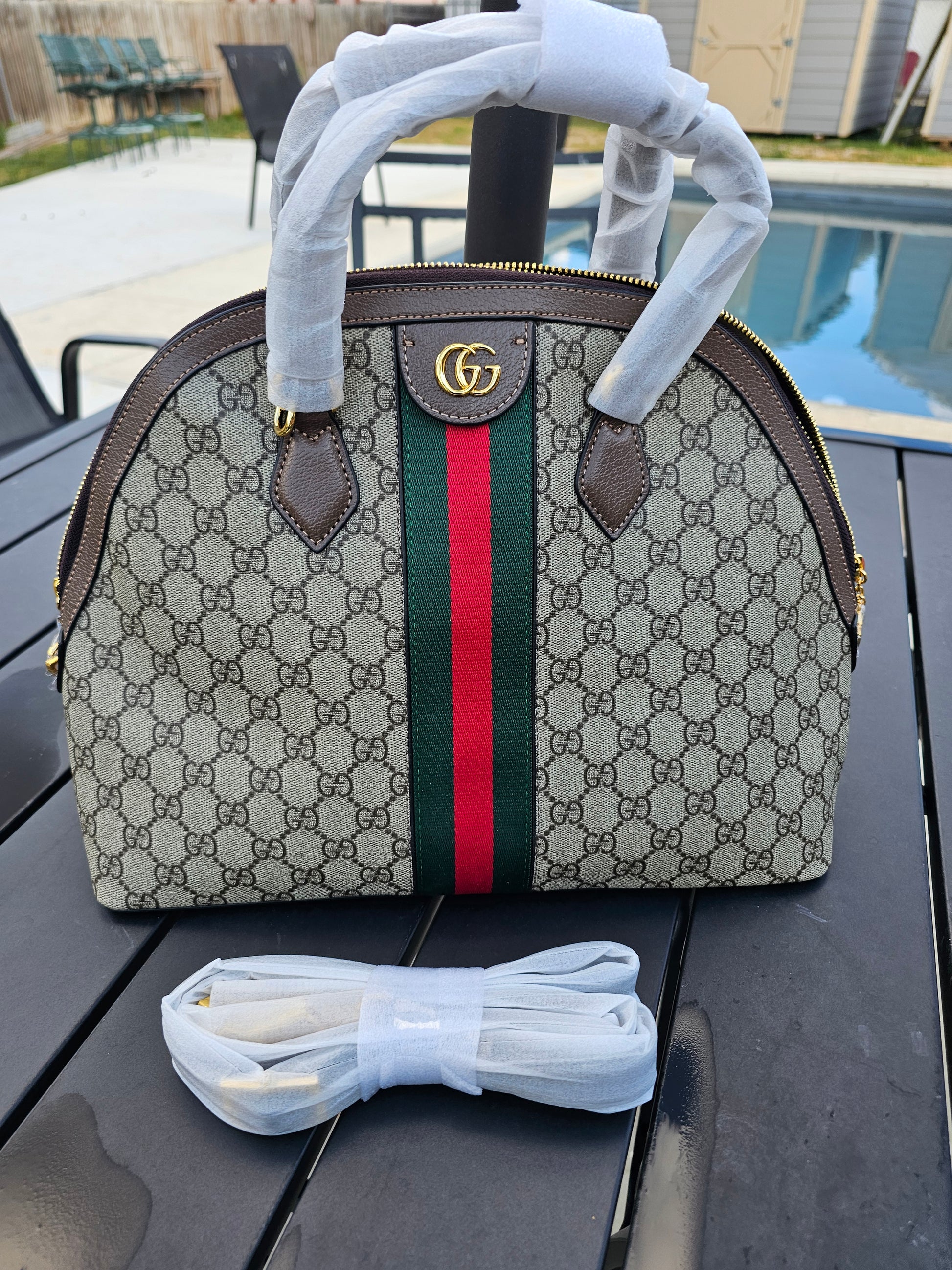 Large hand bag w/ strap