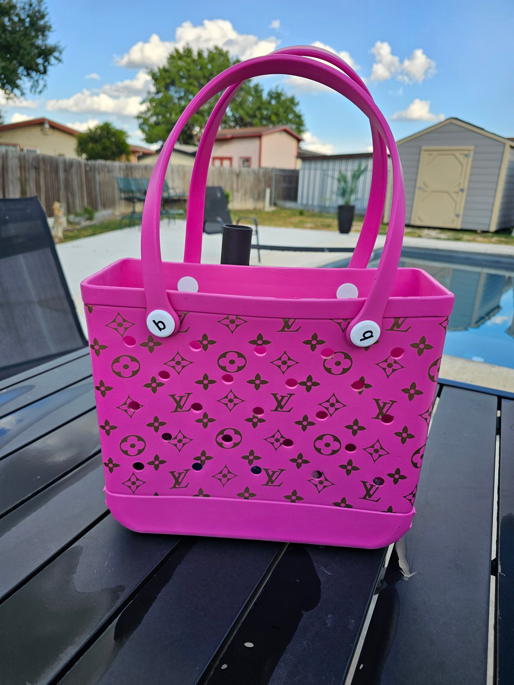 Large hand bag w/ strap