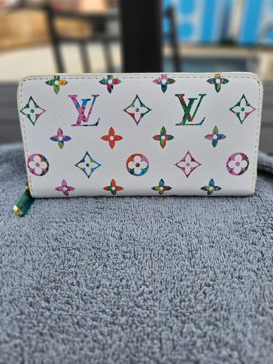 Full-size zippy wallet