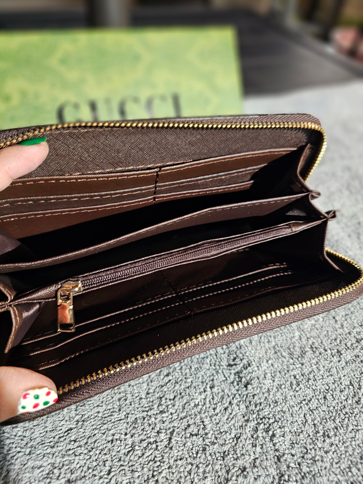 Full-size zippy wallet