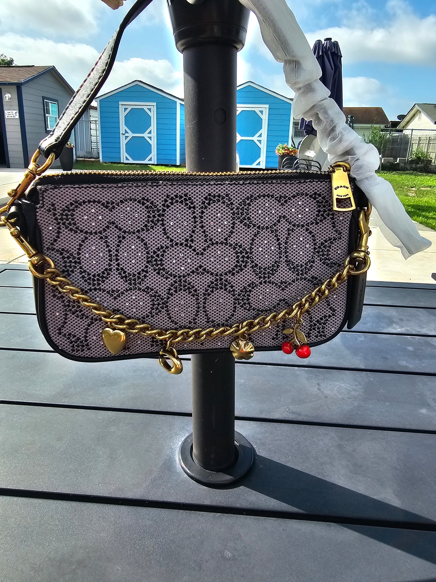 Shoulder carry (7×4in.)