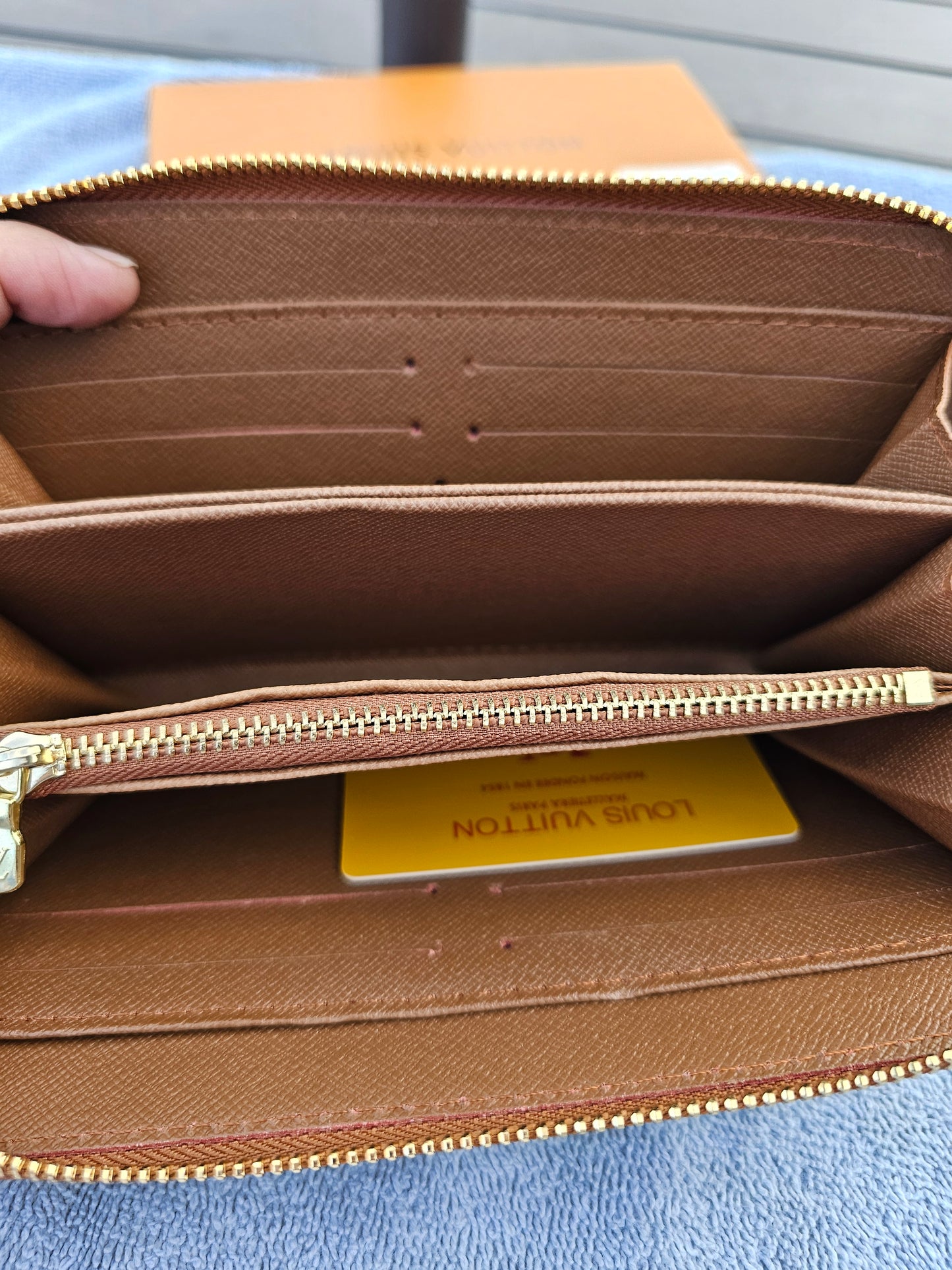 Full-size zippy wallet